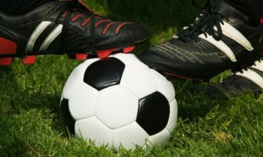 can i wear soccer cleats for baseball